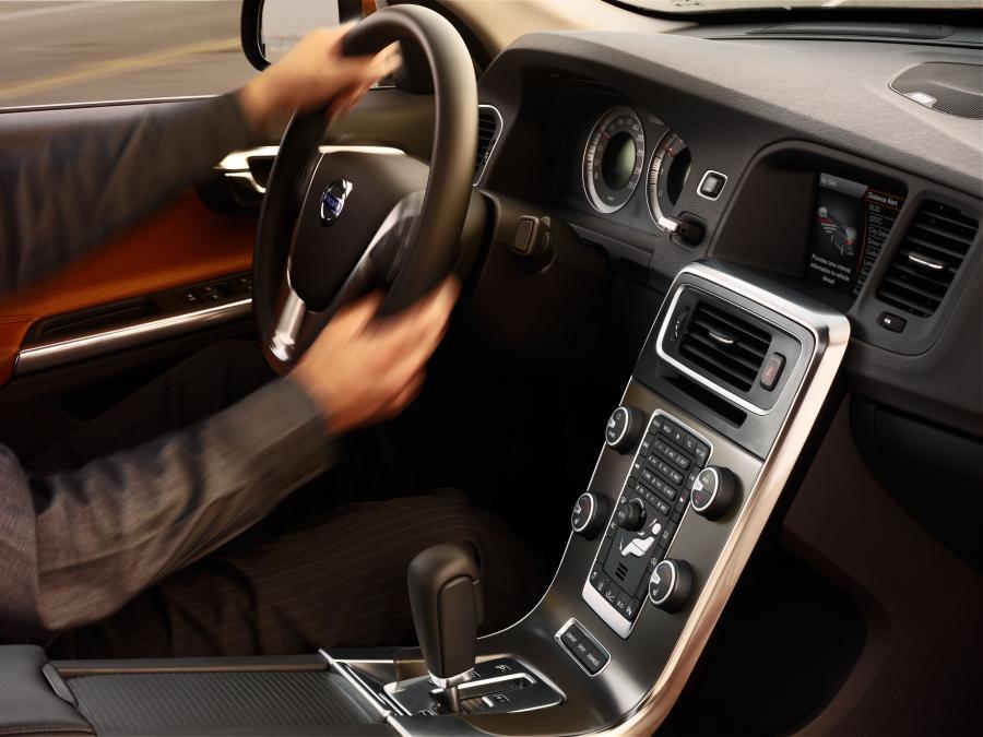  Volvo S60 2010 года  (фото 34 из 226)